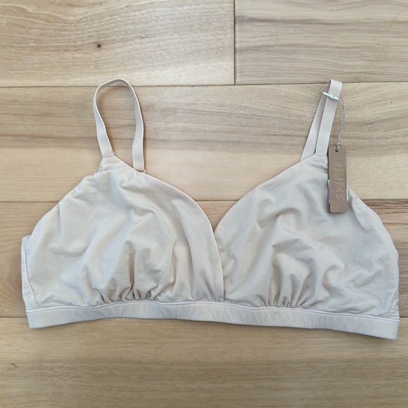 SKIMS Fits Everybody Crossover Bralette - Picture 3 of 6